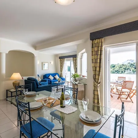 68 Vila Golfemar Apartment
